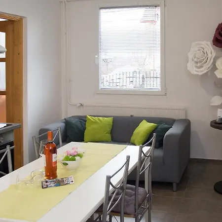 Csengettyu Apartman *